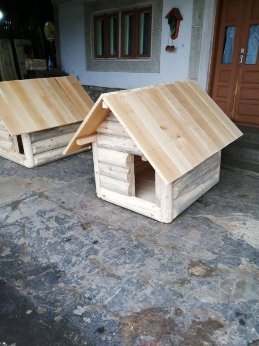 Cusca din lemn pentru catel mic/mare (Casa Padurarului)