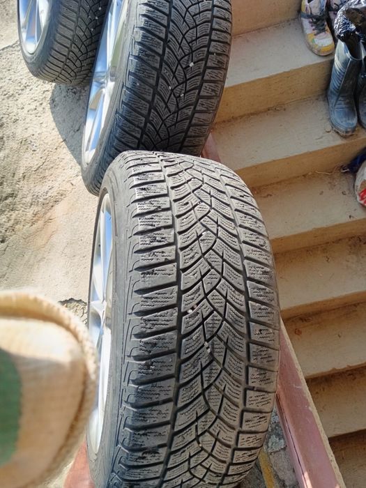 Cauciucuri de iarnă 215 50 R17