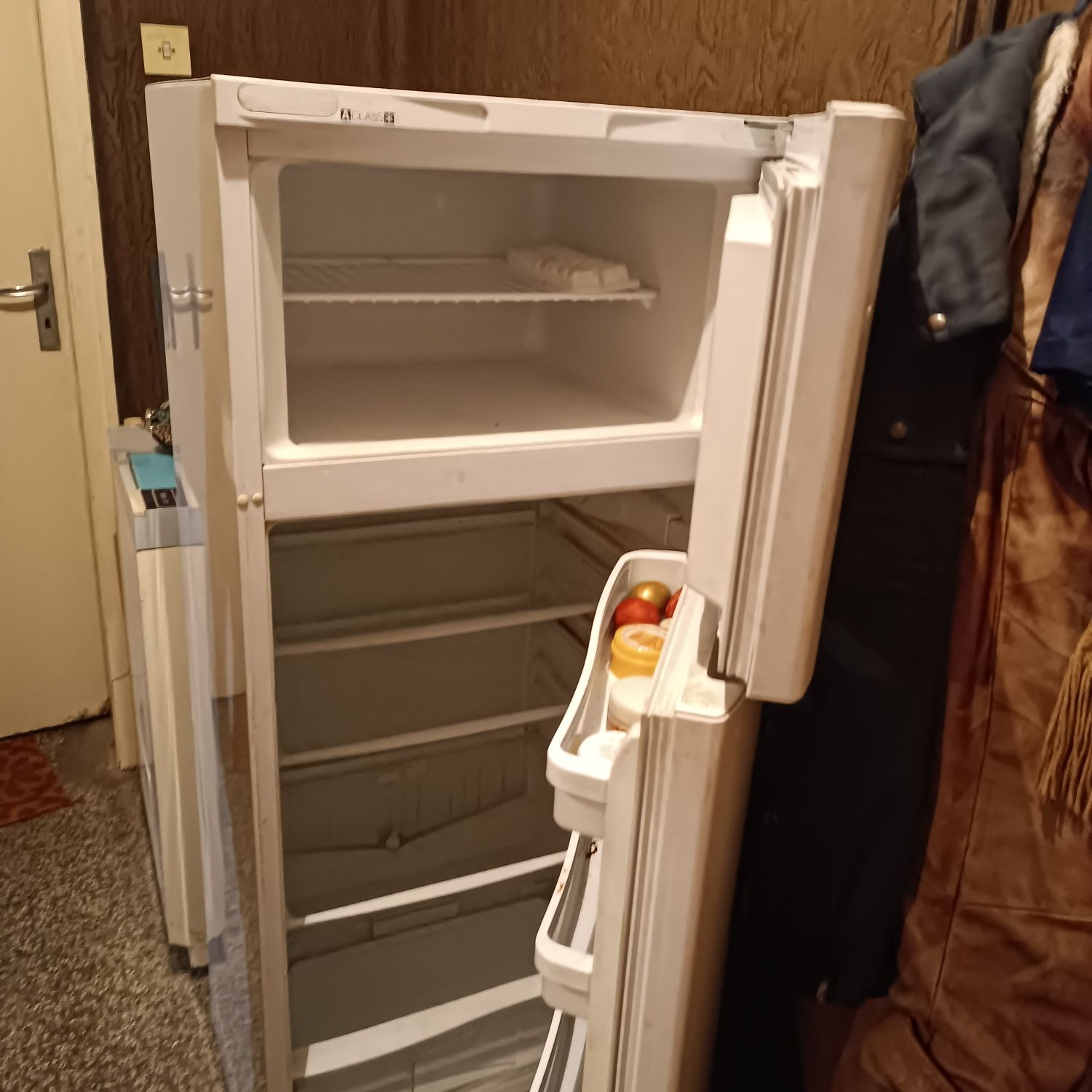 Продавам хладилник