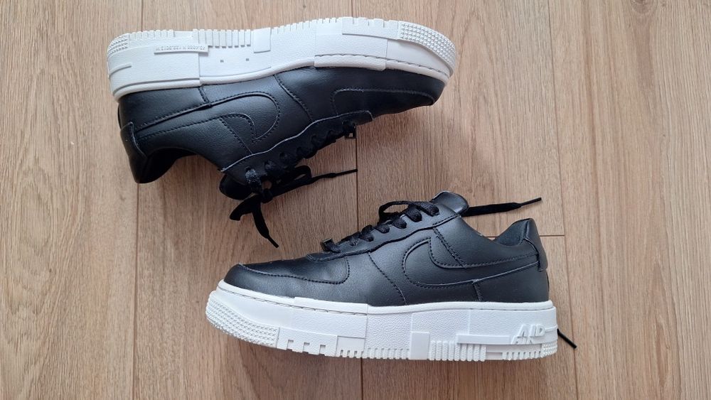 Nike Air Force 1 Pixel