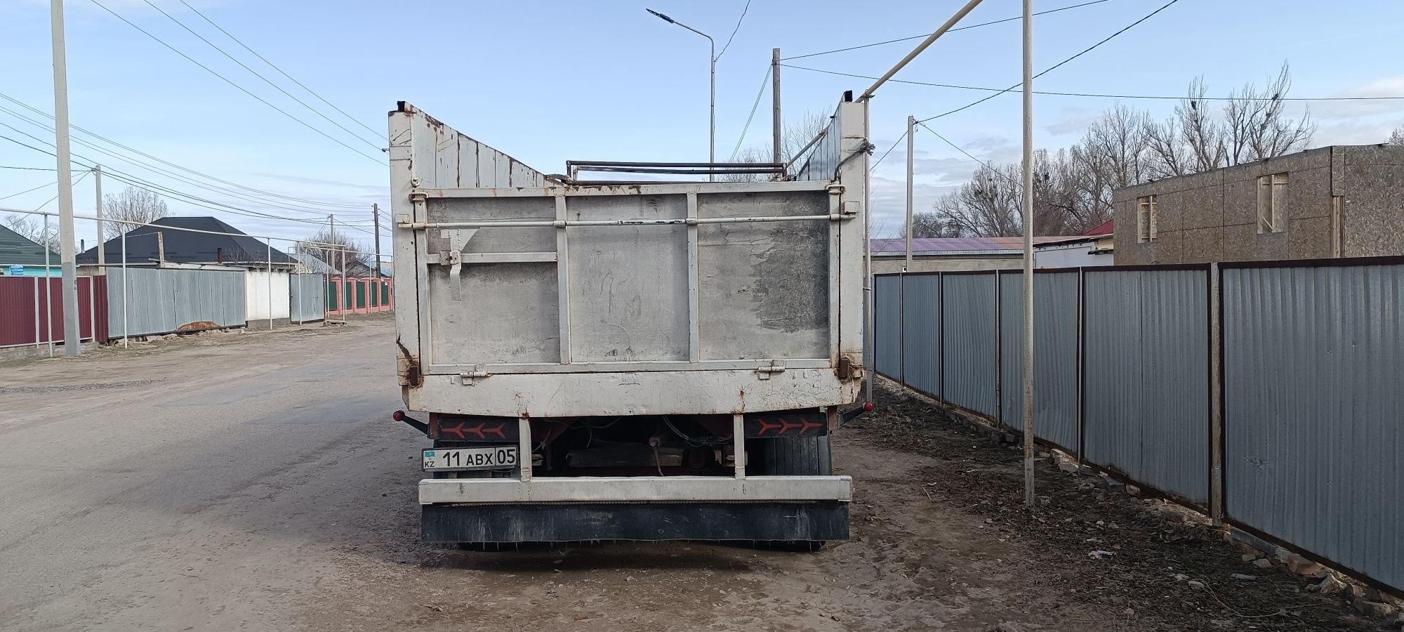 ПрицПрицеп ұз 5.5м, ені 2.4, биік 1.50 борт алюминий едені ағаш