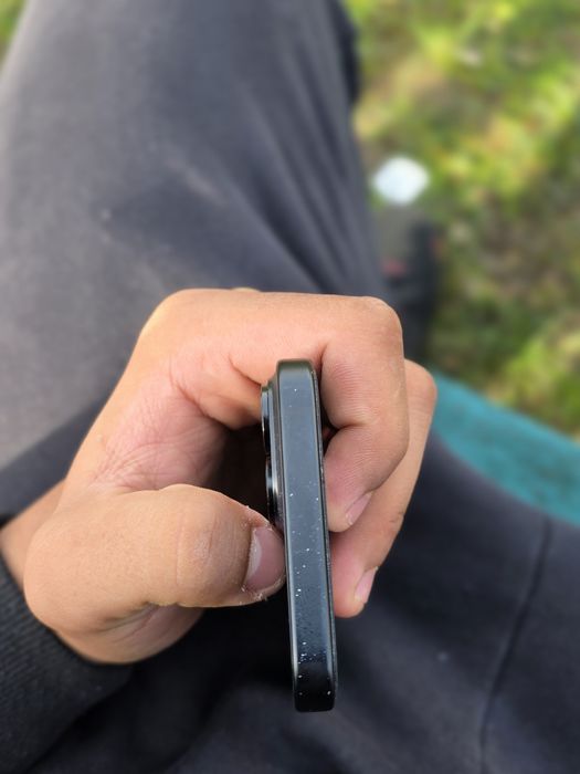 Vând iphone 15 normal