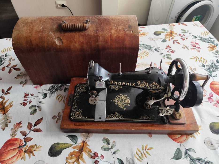 Винтидж немска ръчна настолна шевна машина Феникс (Phoenix)