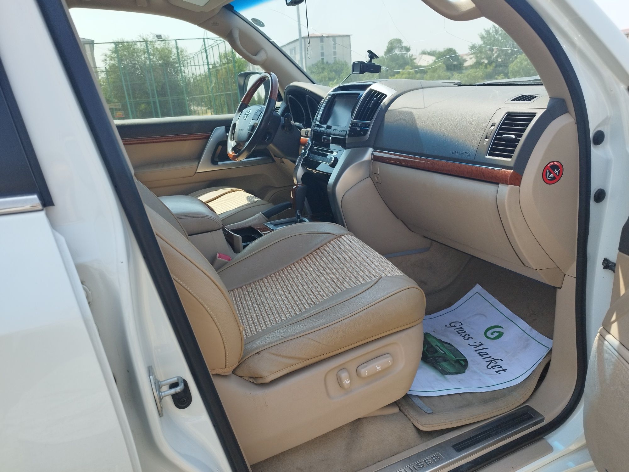 Land cruiser 200 sotiladi srochna
