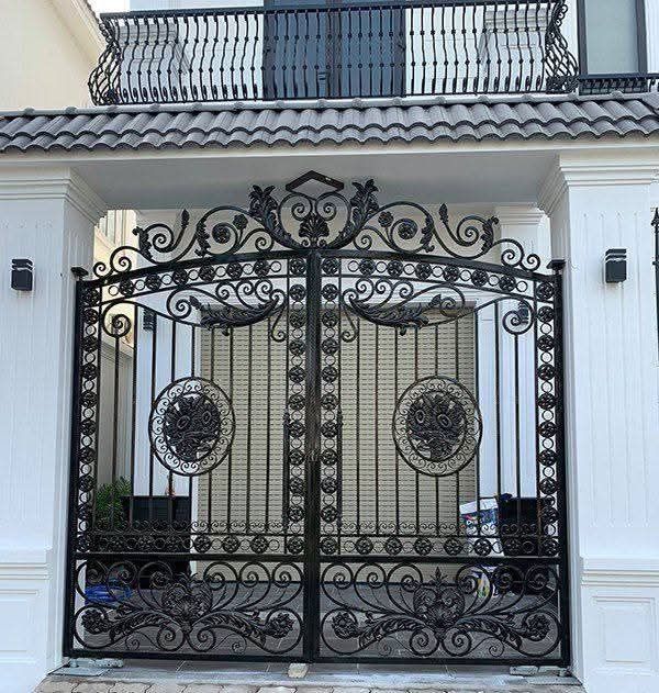 Porți și garduri din fier