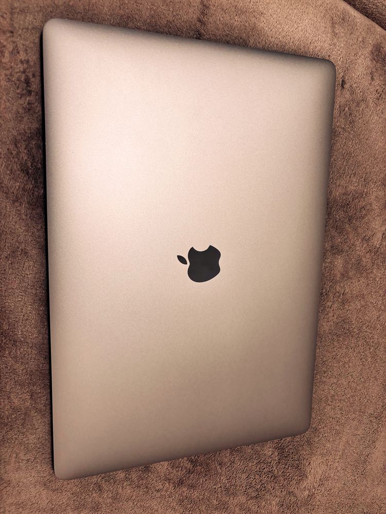 Vand MacBook Pro (15 inchi, 2019)