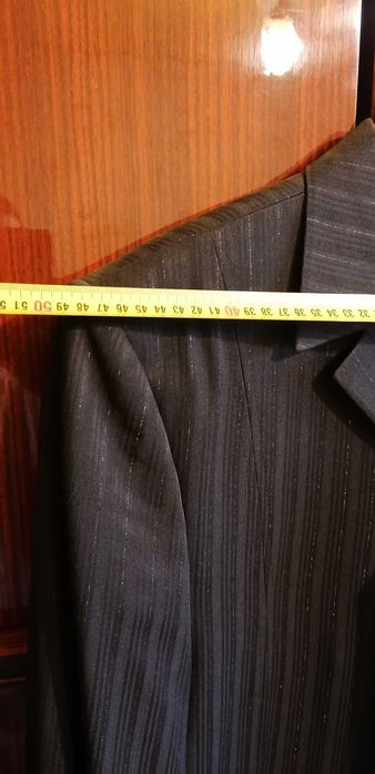 Подарявам 2бр костюми за бал