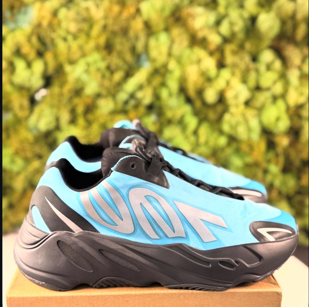 Pantofi Sport Adidas Yeezy 700 MNVN Bright Cyan- 100% originali