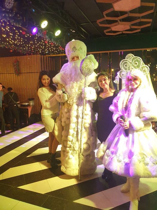 Новогодний подарок дедушка мороз и снегурочка