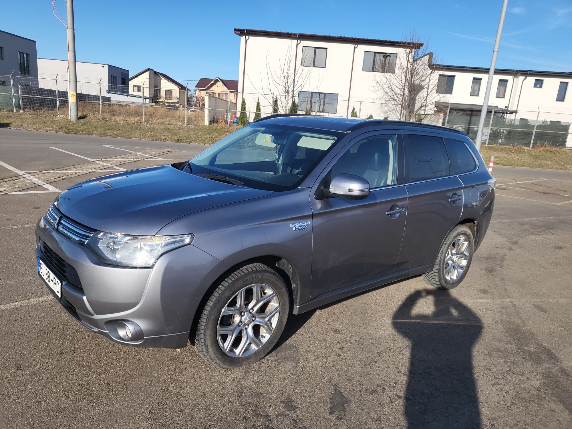 Proprietar Vând Mitsubishi Outlander PHEV An 2014,Model Instyle