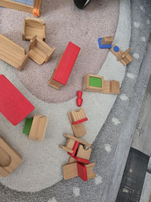 Дървена къща за кукли