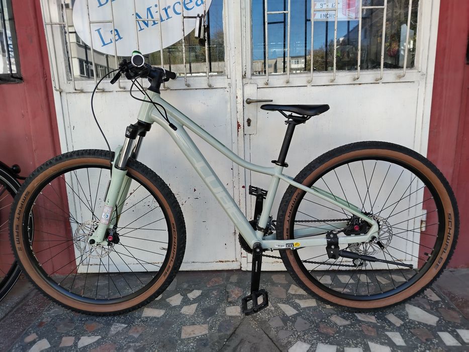 Bicicleta sport Cube de 27,5