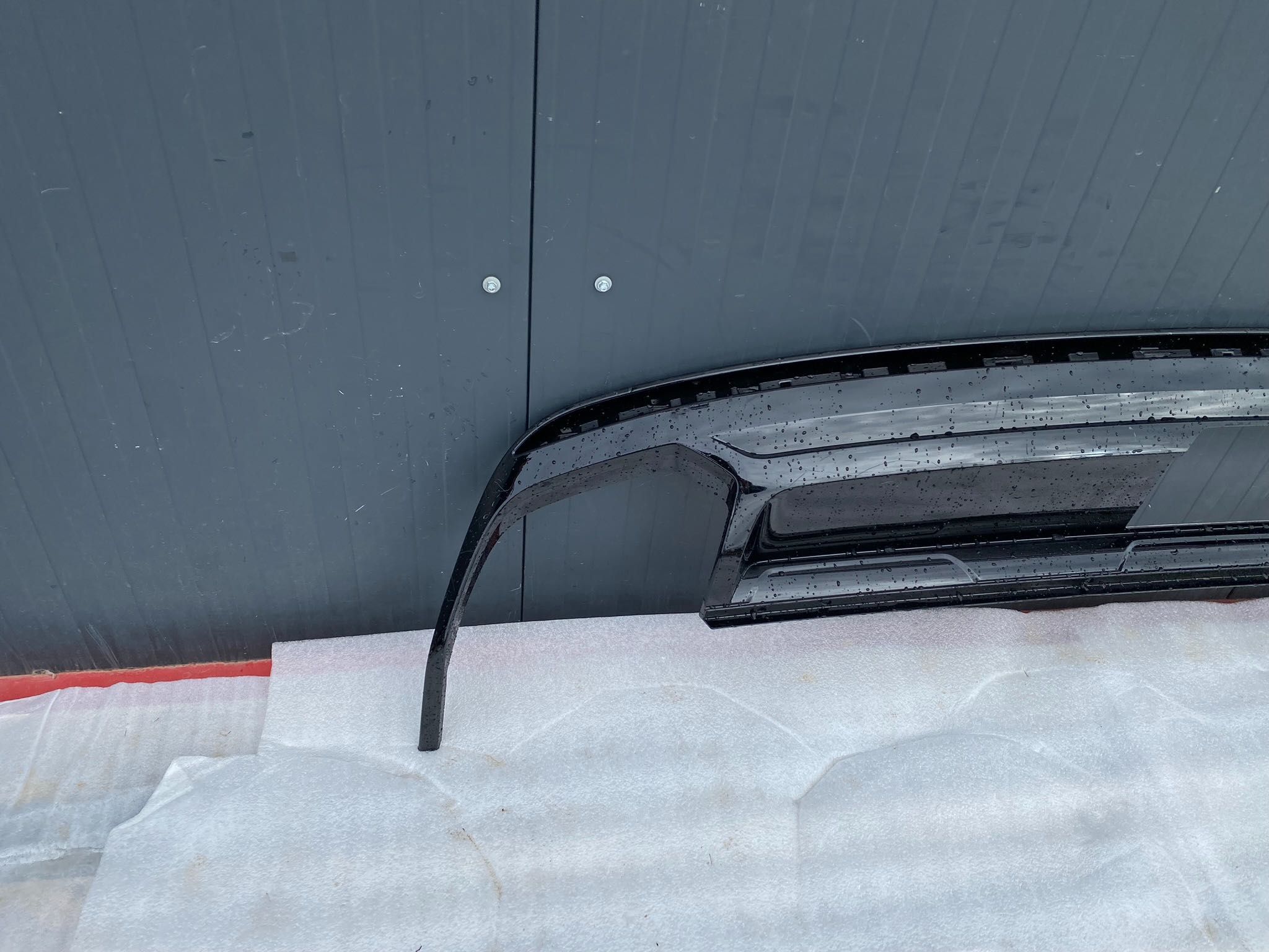 Spoiler inferior bara spate VW Touareg 3 R 2019+ original negru lucios