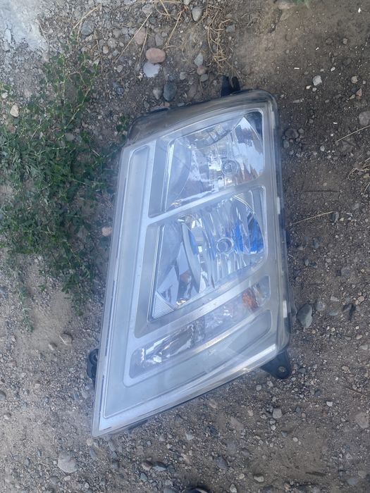 Фара левая Volvo FH4