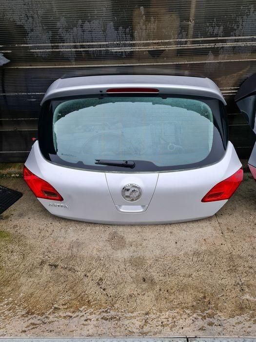 Haion cu luneta Opel Astra J