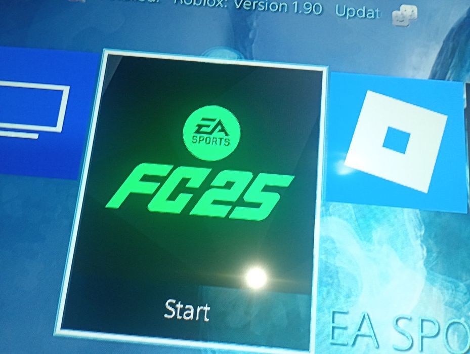 PlayStation 4 cu o maneta