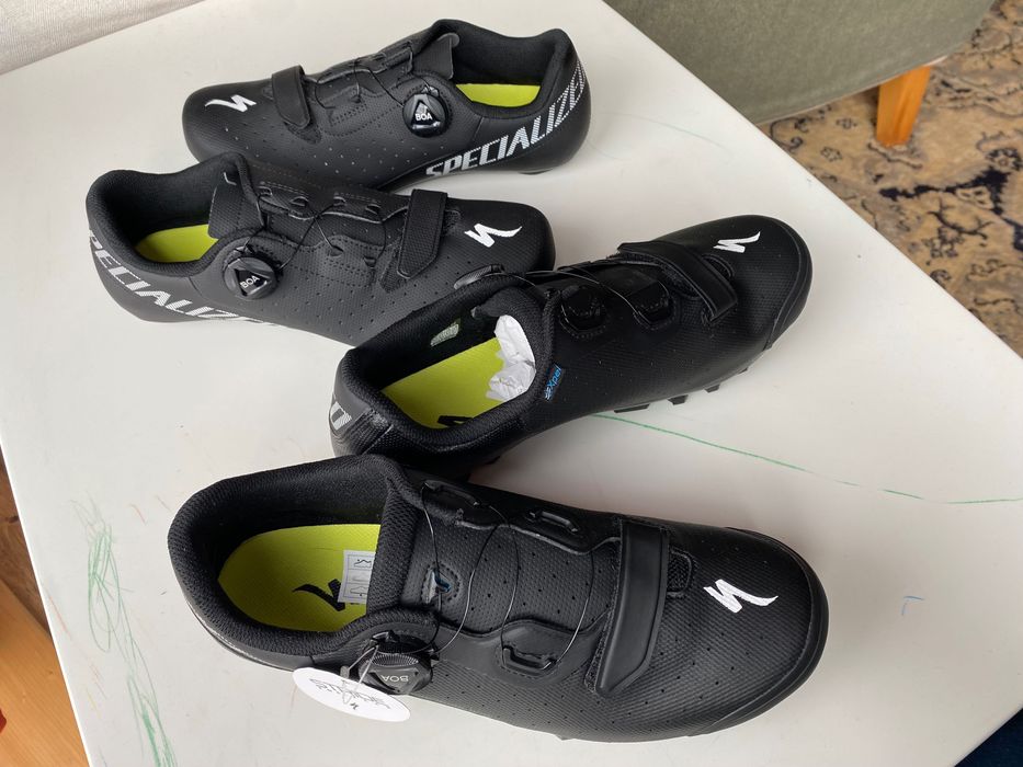 Pantofi Specialized marime 42 si 42.5 noi