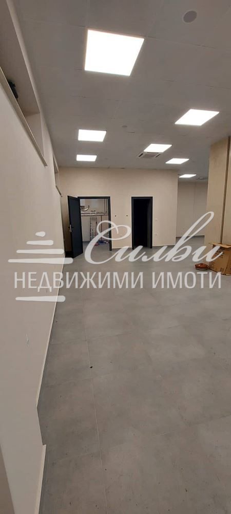 ТЪРГОВСКИ обект с площ 140 кв.м - кв. Добруджански
