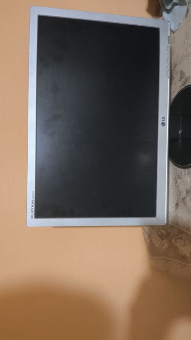 Vând monitor LG 200 de lei