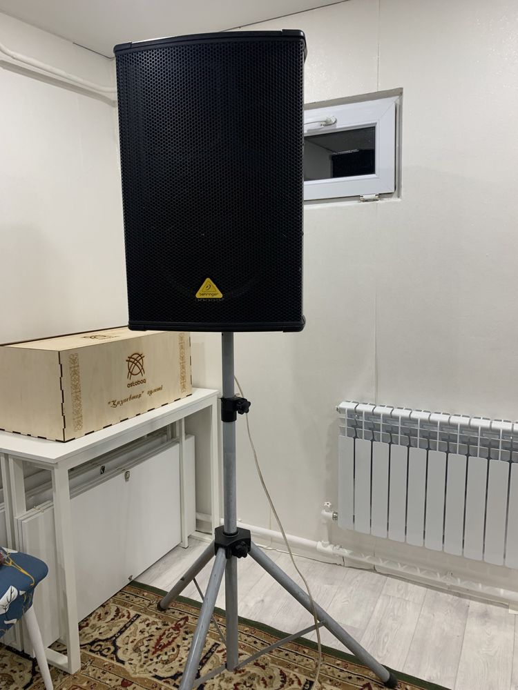 Калонка Behringer