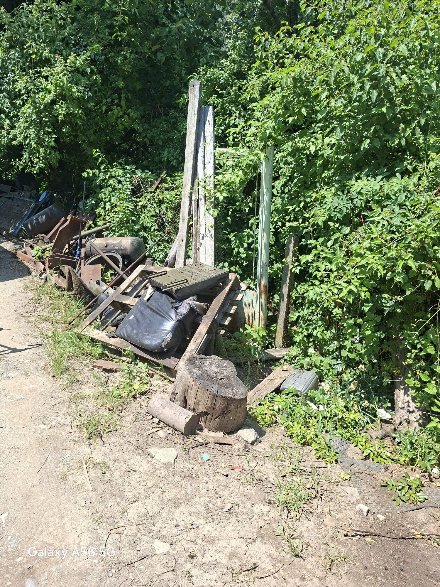 Продавам вила срещу лакатнишкия водопад