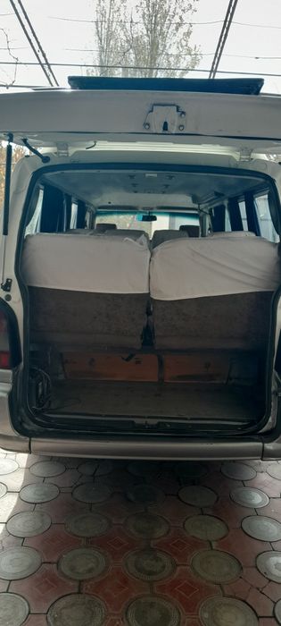 Istana sotiladi 2007 yil xolati yaxshi