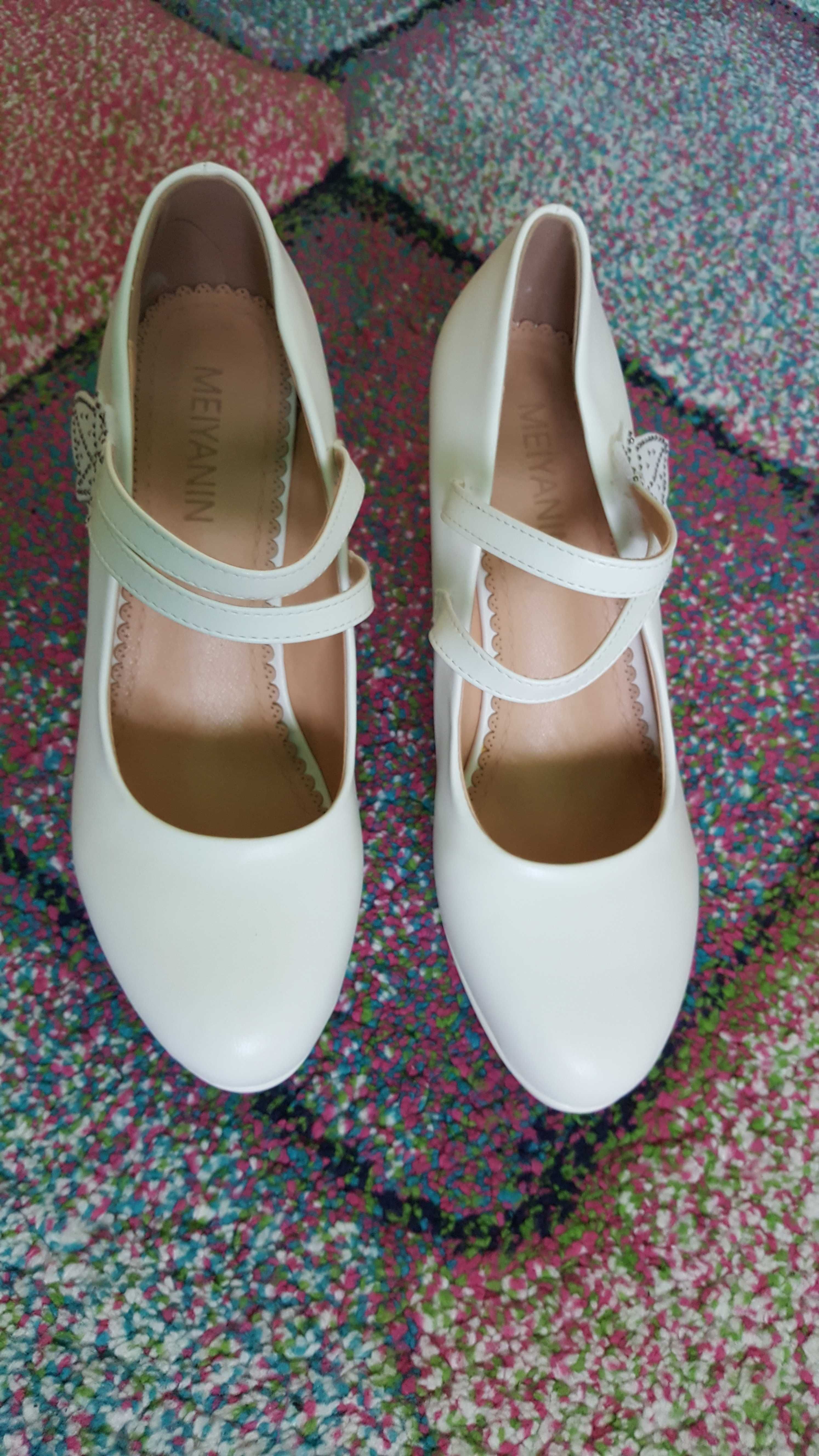 Pantofi albi dama