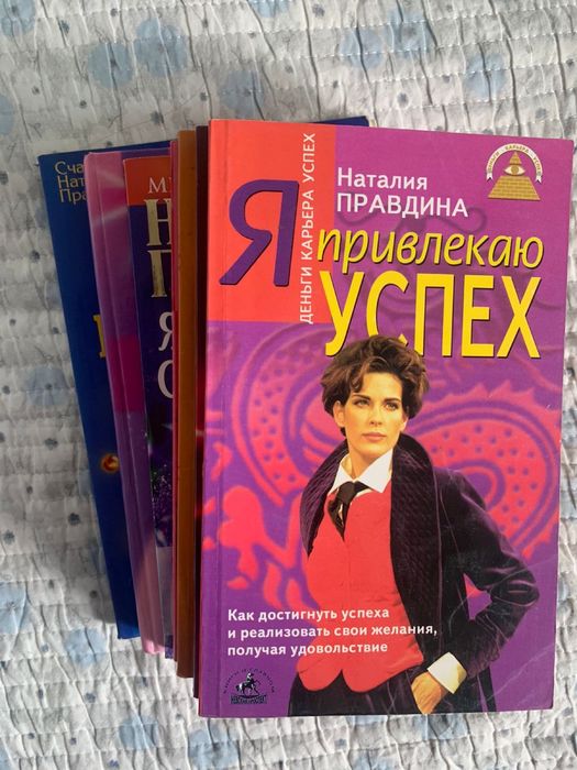 Книги, Туфли золотисто-серебристые вечерние
