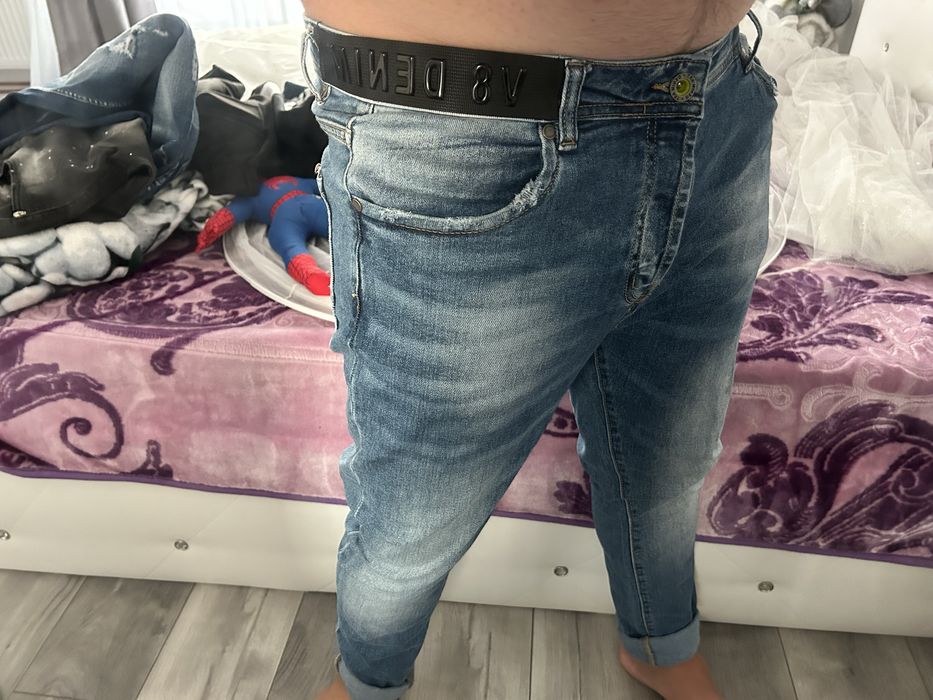 Vand blugi de barbati marimea 34