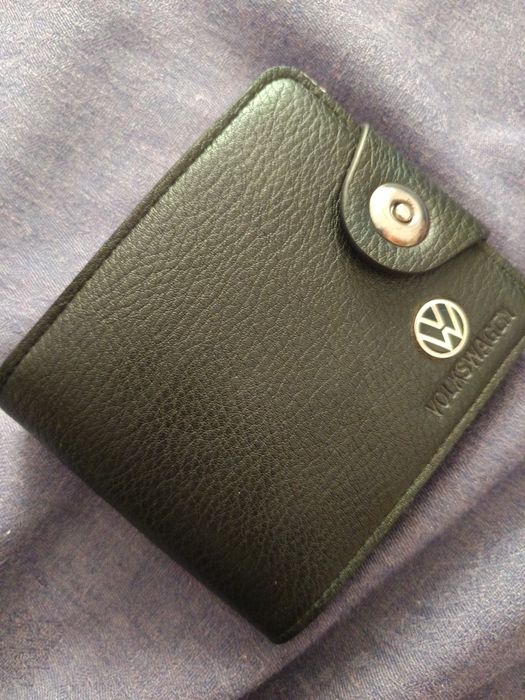 Vând portofel negru