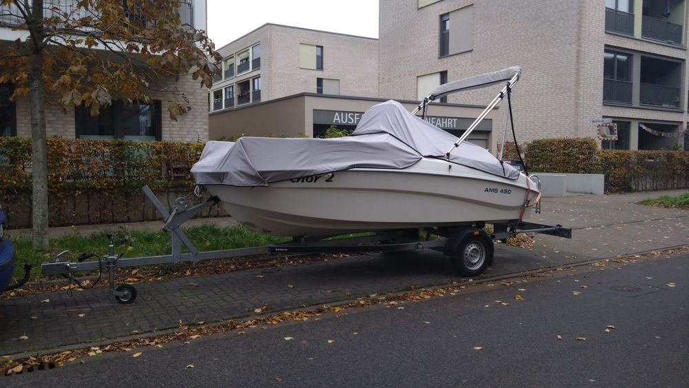 Vând barcă Remus 450 cu periodic și motor 2 timpi 30cp Yamaha