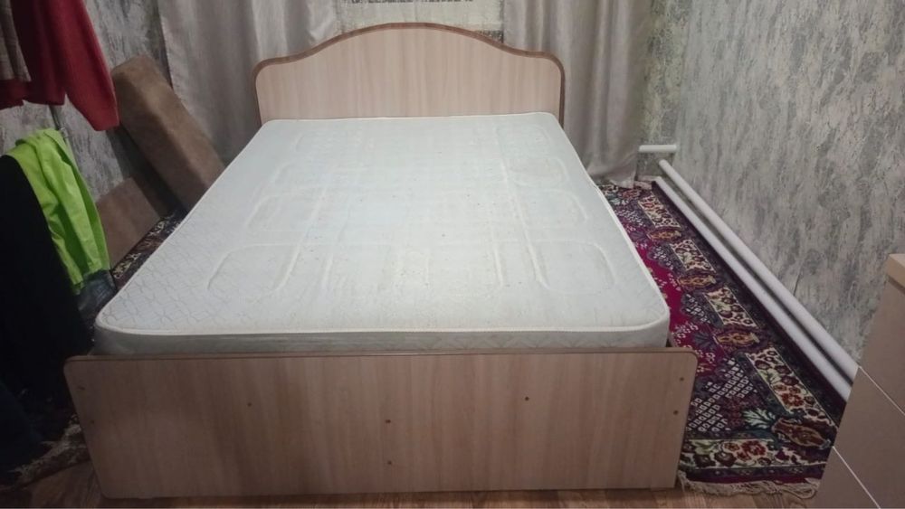 Продам двухспальную кровать 1,5|2