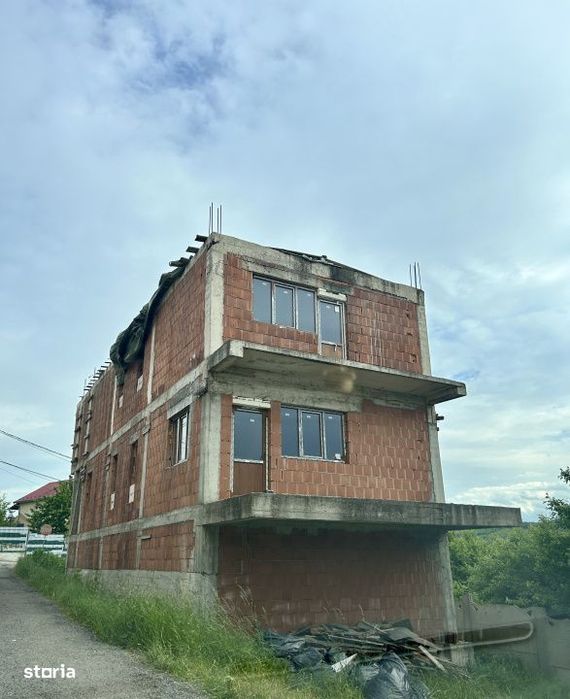 Teren intravilan 1.000mp cu constructie la Rosu Baciu
