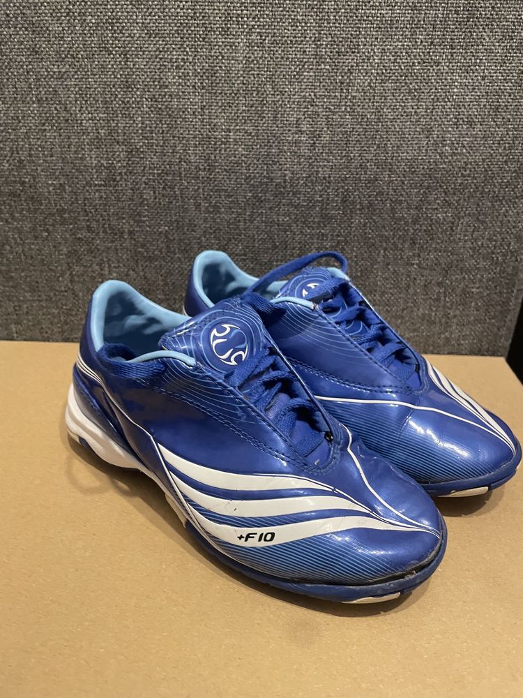 Vand adidasi adidas pentru fotbal