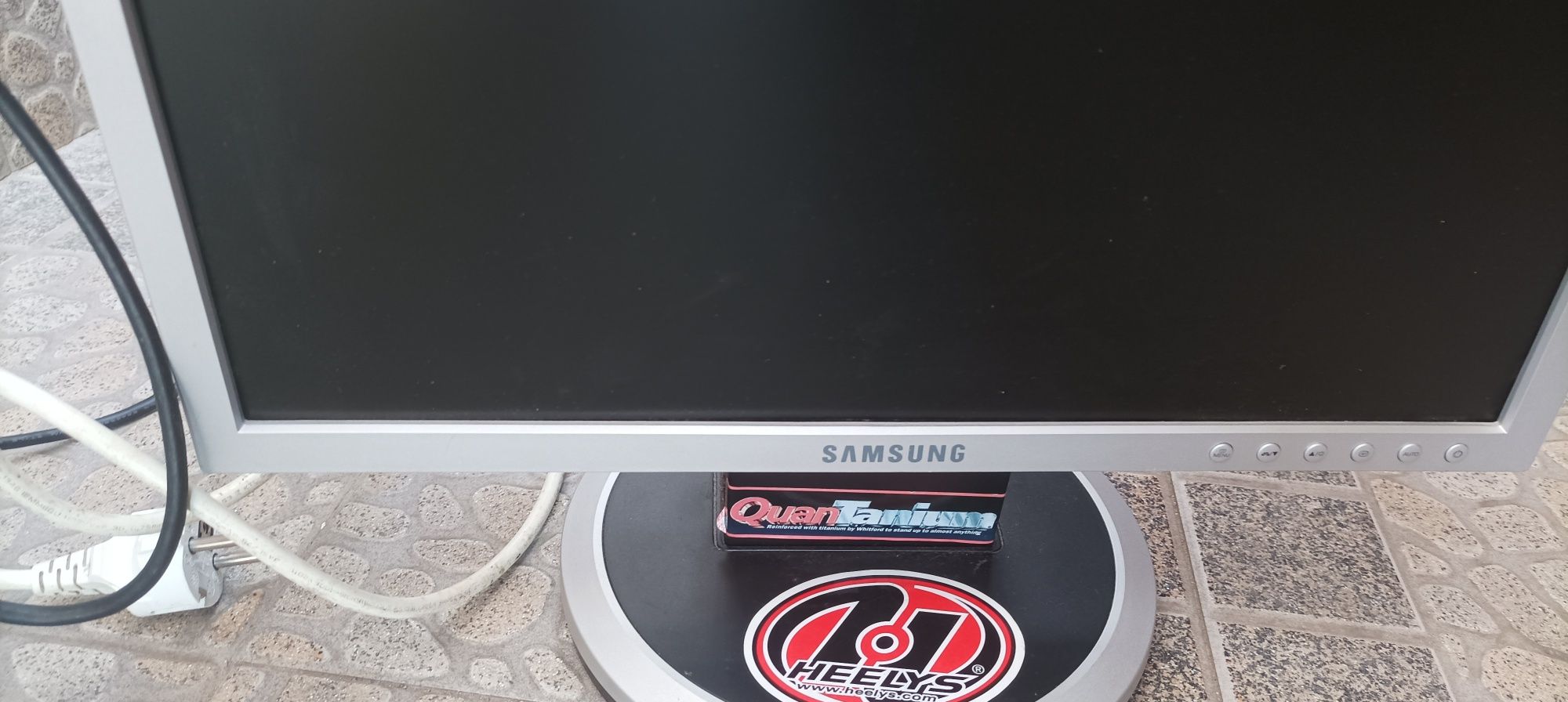 Продавам монитор SAMSUNG 19 инча