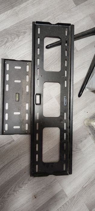 Универсальный крепёж для телевизора с кабелем — подойдёт для автобуса,