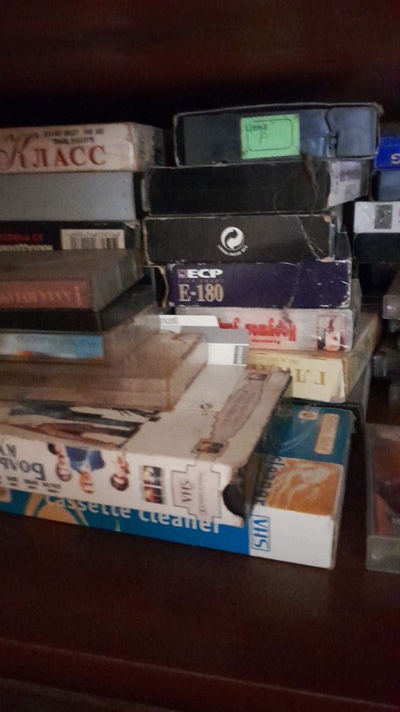 Продам два Видиомагнитофона.