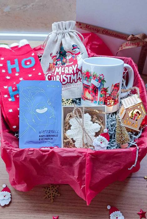 Персонализирани чаши, коледни чувалчета, коледни кутии