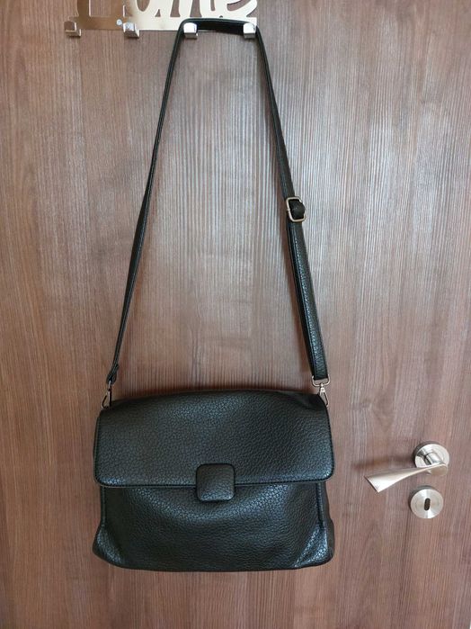 Черна спортно елегантна чанта