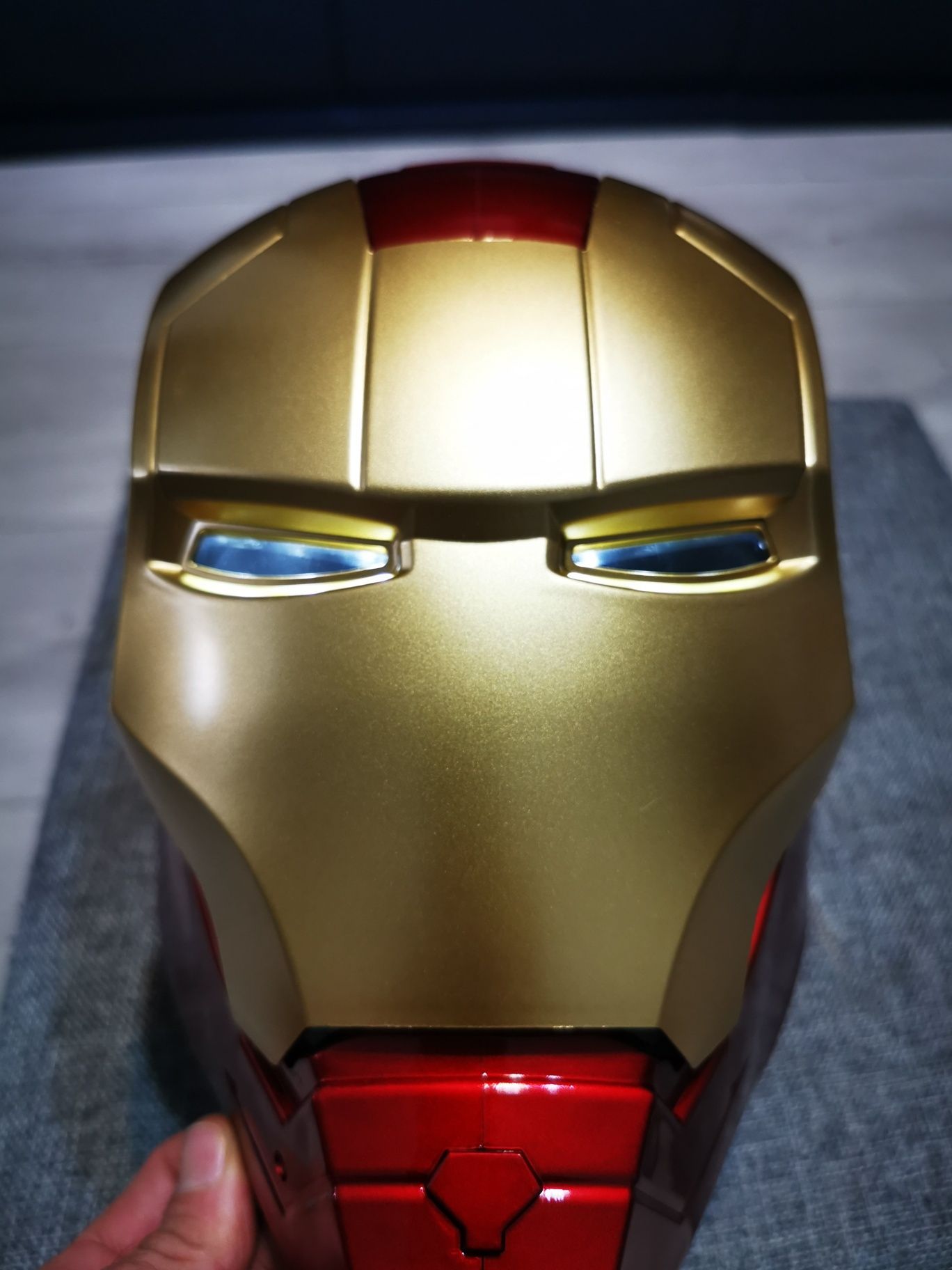 Masca Iron Man noua cutie completa ochi luminati deschidere frontala