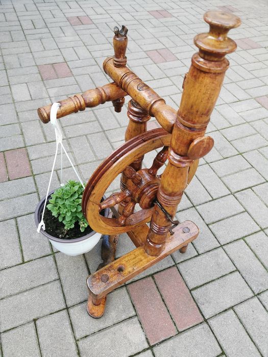 Suport ghivece de flori, lemn lăcuit, impecabil