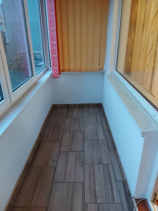 Închiriez apartament 2 camere decomandat .