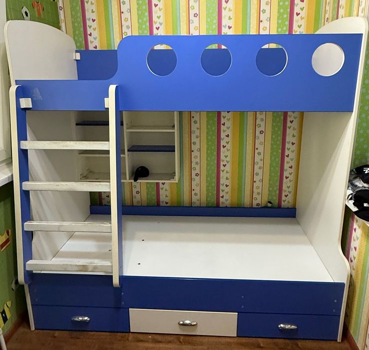 Детская двухъярусная кровать