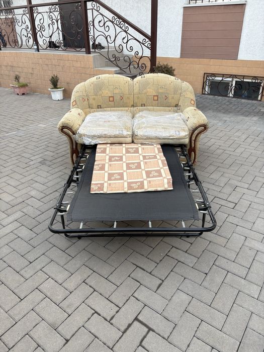 Диван двухместный