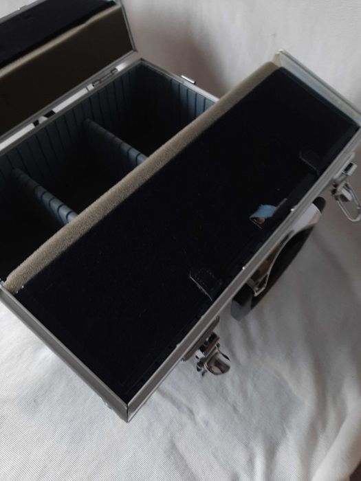 Метален куфър за фотоапарати и фотографска техника