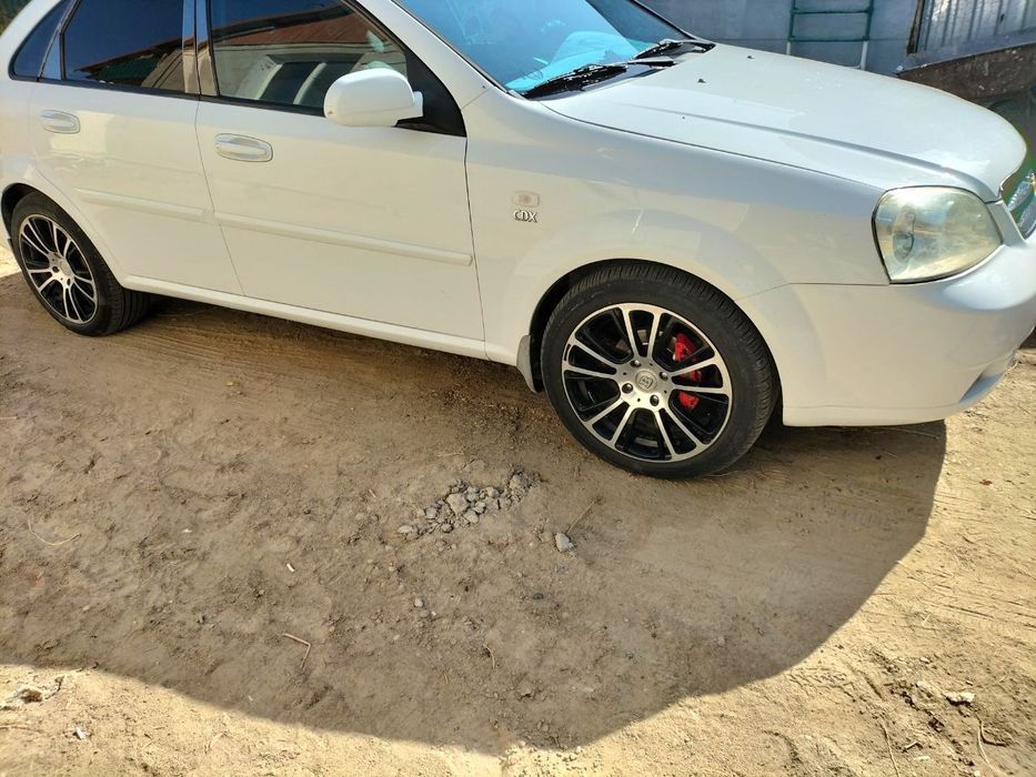 Продается литые диски с шинами в идеальном состоянии.