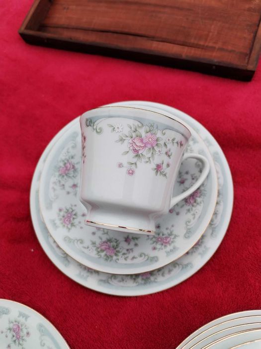 Порцеланов сервиз за чай и кафе