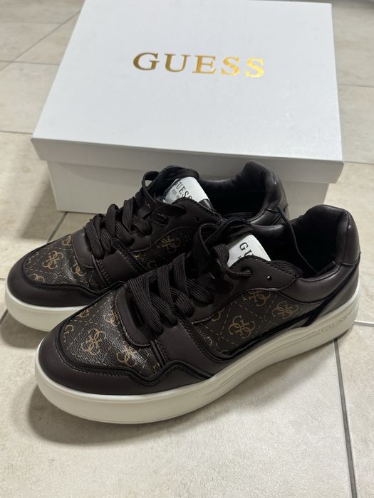 Adidasi GUESS marimea 41 - barbati
