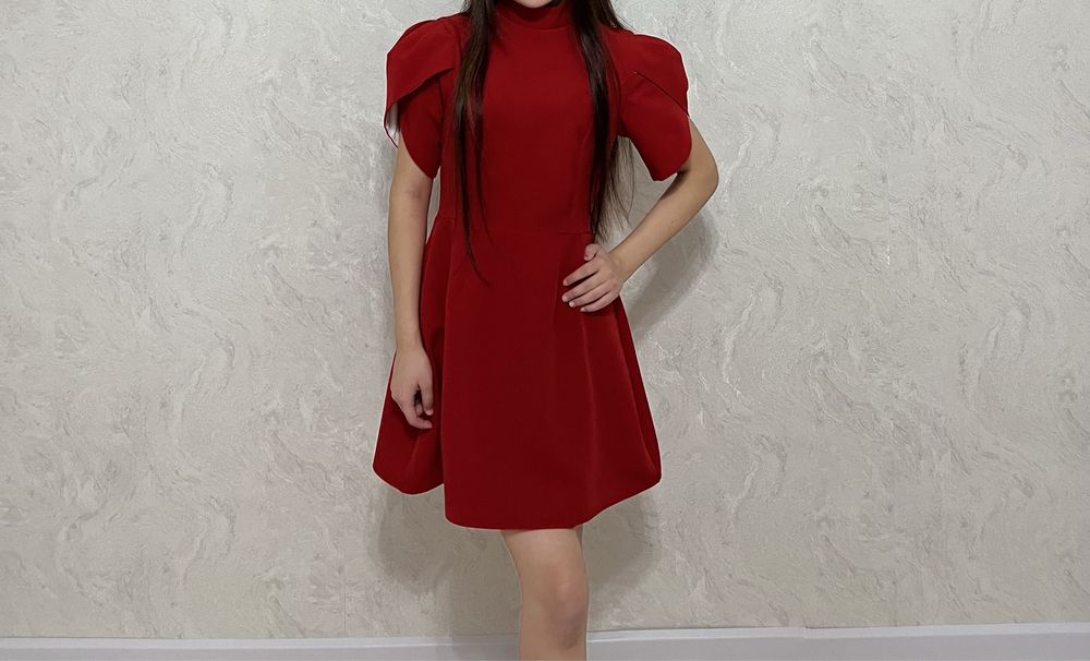 вечерние платье с открытой спиной.