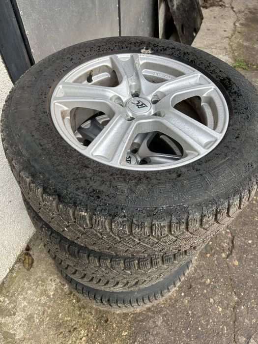 215 65 r16 iarnă Ford Kuga